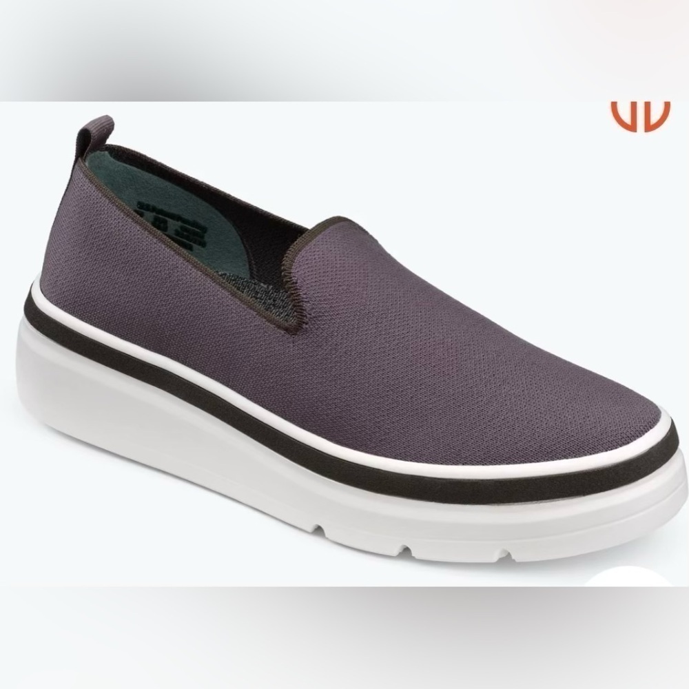 Bill Blass Women’s Sutton Knit Slip-On Sneaker Size 9M